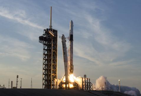 NASA Awards SpaceX Three Crew Flights to Space Station